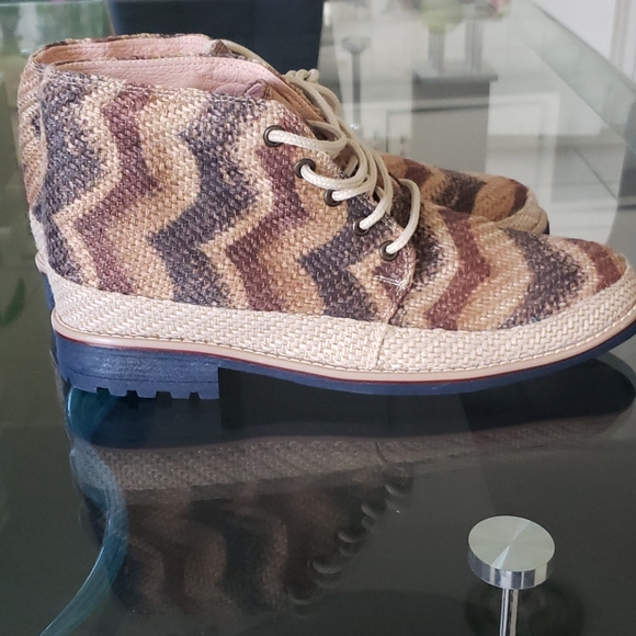 Shoes - Picture 2 of 4